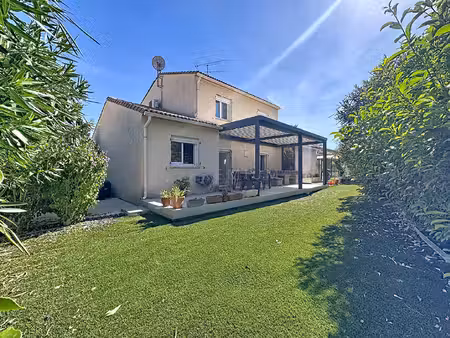 villa de luxe à vendre dans le quartier peripherie