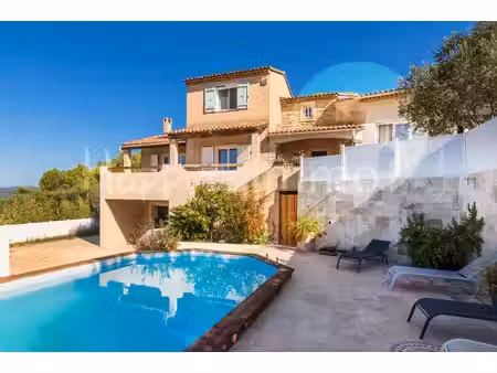 maison familiale avec vue dominante sur fort de six fours