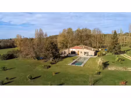 belle maison de caractère en pierre avec piscine et terrain de 7.5 ha - proche de castillo