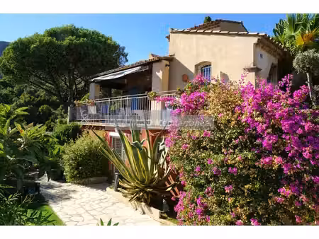 villa avec vue mer et piscine