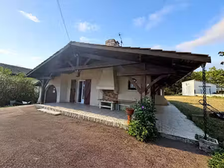 cubzac-les-ponts (33240) - maison 3 chambres avec garage sur terrain 1500 m²