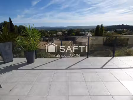 villa avec vue spectaculaire sur la vallée de l'hérault.