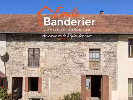 maison ancienne à réhabiliter avec terrain  centre village  en pays des lacs