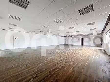 location commerce neuilly sous clermont 60290 232m²