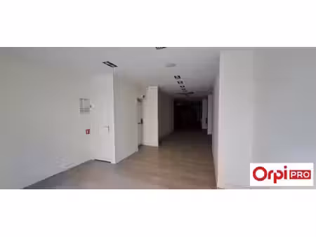 location commerce saint brieuc 22000 193m²