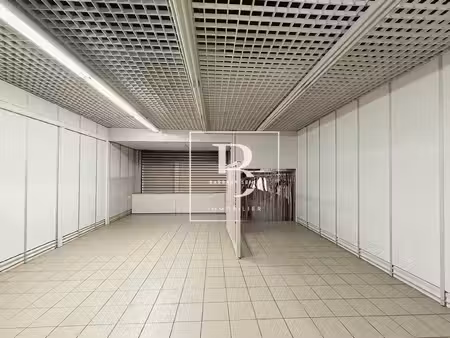 à vendre à sin-le-noble  local commercial de 102 m² au centre
