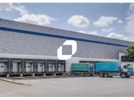location entrepôt combs la ville 77380 22705m²