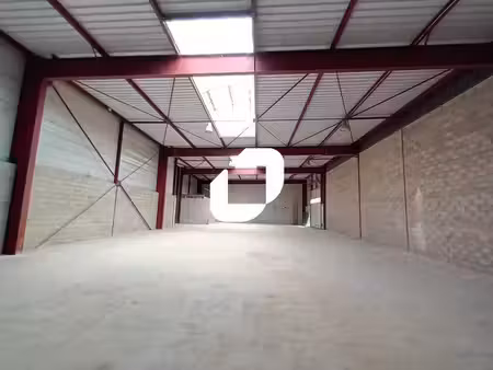 location local d’activités cesson 77240 688m²