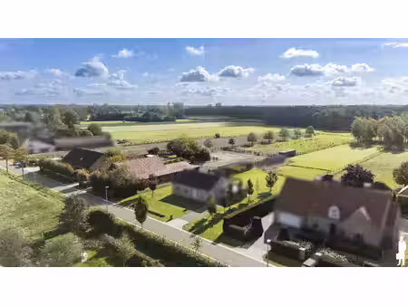 uitzonderlijk gelegen paardeneigendom op ca. 2 hectare