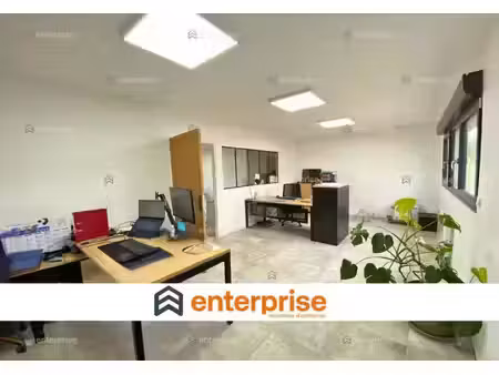 location local d’activités estrees saint denis 60190 267m²