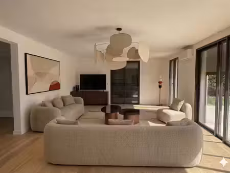 éguilles villa contemporaine prestations haut de gamme domaine sécurisé