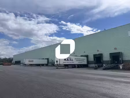 location entrepôt roissy en brie 77680 4254m² à 9209m²