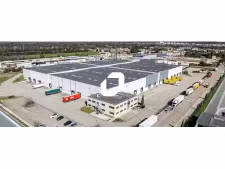 location entrepôt salon de provence 13300 25806m²