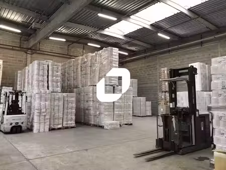 location local d’activités coignieres 78310 714m²