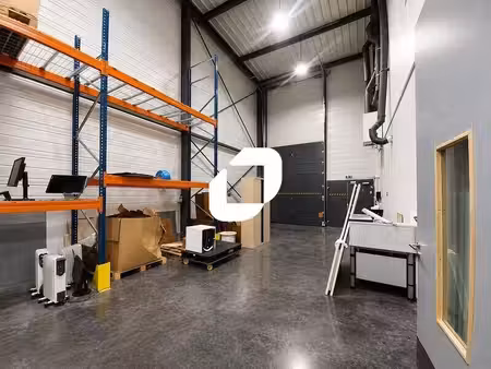 location local d’activités mere 78490 500m²