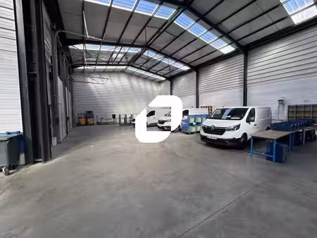 location local d’activités 869m²
