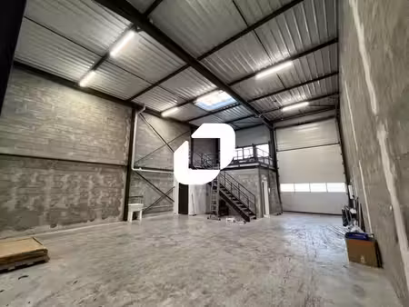 location local d’activités genas 69740 169m²