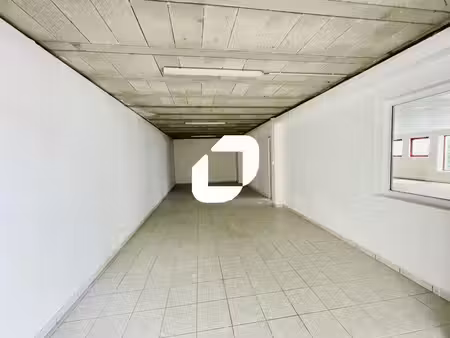 location local d’activités genas 69740 318m²