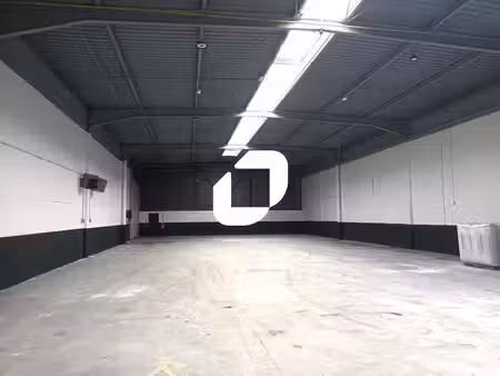 location local d’activités 904m²