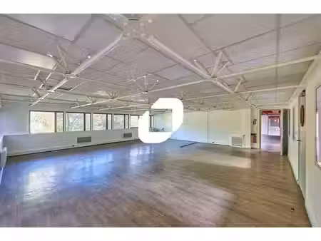 location local d’activités montigny le bretonneux 78180 708m² à 3648m²