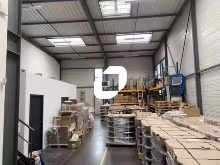 location local d’activités saint priest 69800 330m²