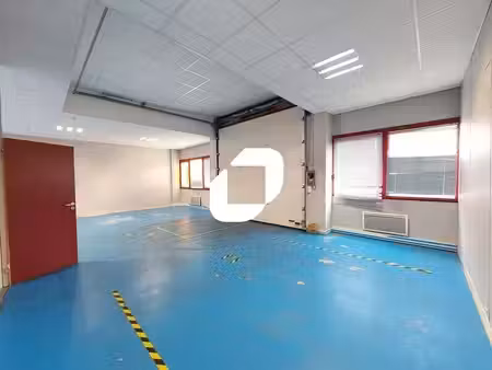 location local d’activités trappes 78190 358m²