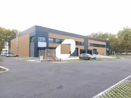 location local d’activités trappes 78190 449m² à 2220m²