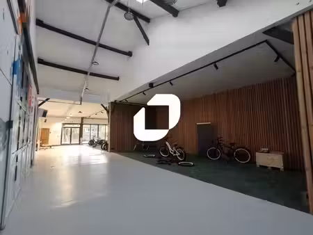 location local d’activités versailles 78000 672m²
