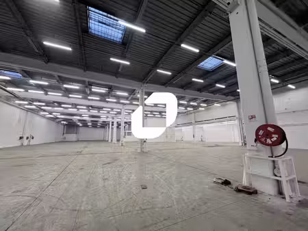 location entrepôt croissy beaubourg 77183 3808m² à 9199m²