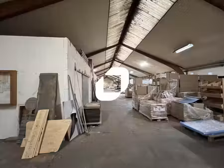 location local d’activités 975m²