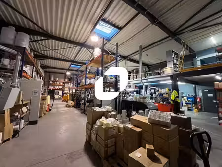 location local d’activités 700m²