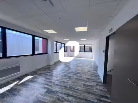 location local d’activités 262m²