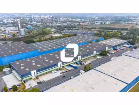 location entrepôt cergy 95800 5456m² à 11369m²