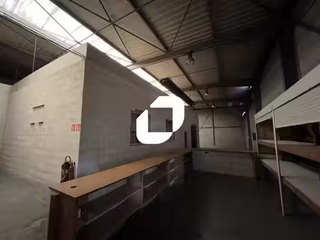 location local d’activités 700m²