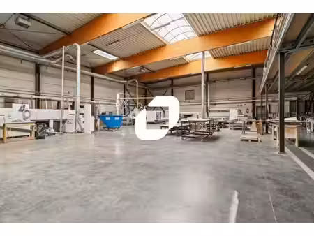 location local d’activités 2450m²