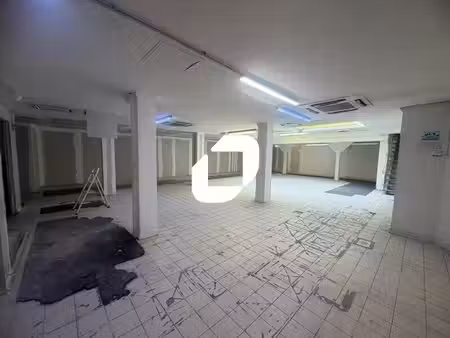 location commerce levallois perret 92300 374m²