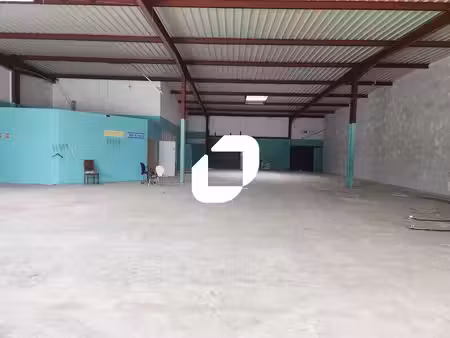 location commerce maurepas 78310 564m²