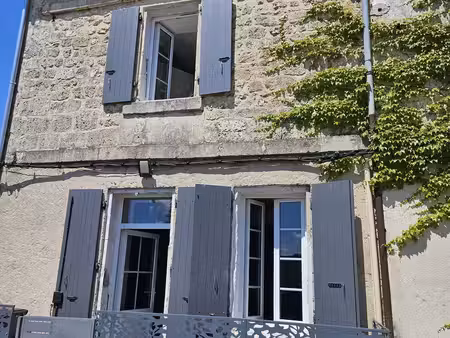 maison de ville à la couronne (16400)
