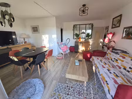 a vendre  nevers  appt t4 vu parc au 1er ét avec cave et garage