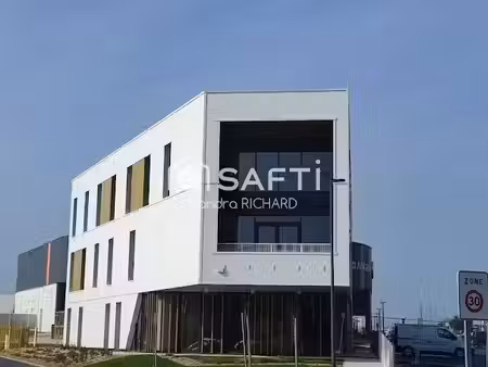 location locaux professionnels 1 pièce 133 m² à chateaubriant (44110)  1 582 €