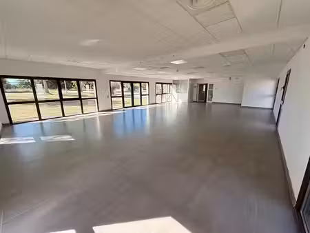 location locaux professionnels 2 pièces 125 m² à pamiers (09100)  1 300 €