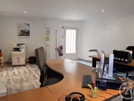 location locaux professionnels à cognac (16100)  9 240 €