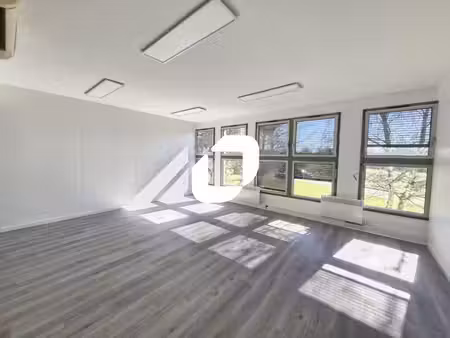 location bureaux 147m²
