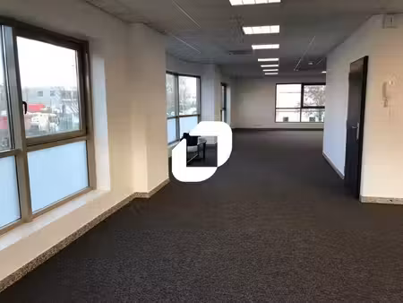 location bureaux chelles 77500 104m²