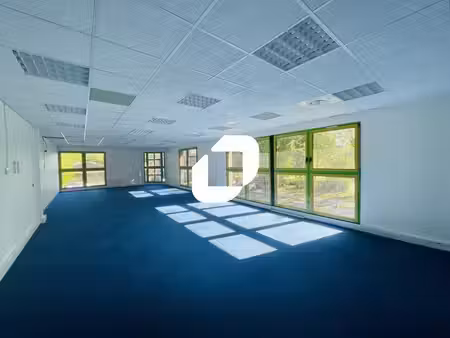 location bureaux lognes 77185 167m²