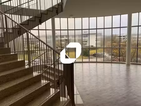 location bureaux voisins le bretonneux 78960 400m² à 4581m²