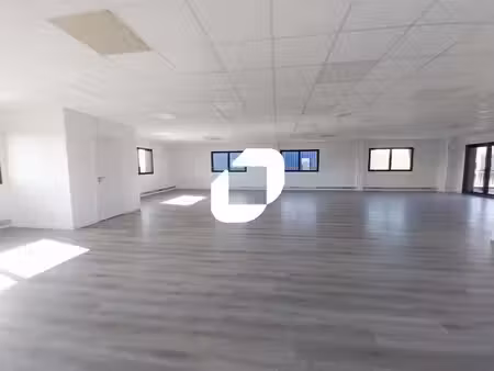 location bureaux gazeran 78125 150m²