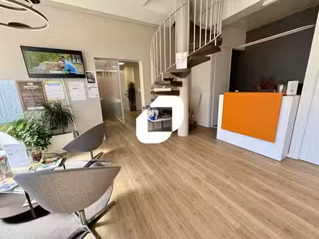 location bureaux 197m²