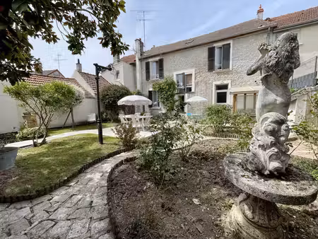 maison 3 chambres  atelier  jardin clos centre ville