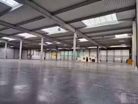 location local industriel 2377 m² à bussy-saint-georges (77600)